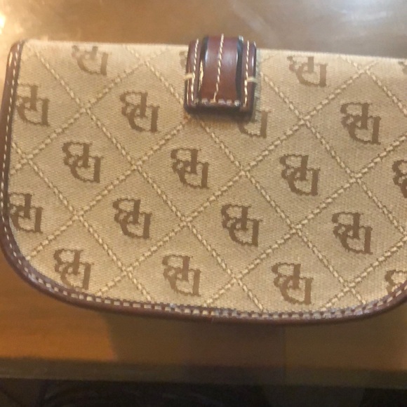 Dooney & Bourke - Picture 3 of 7